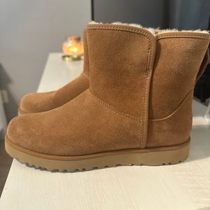Ugg mini